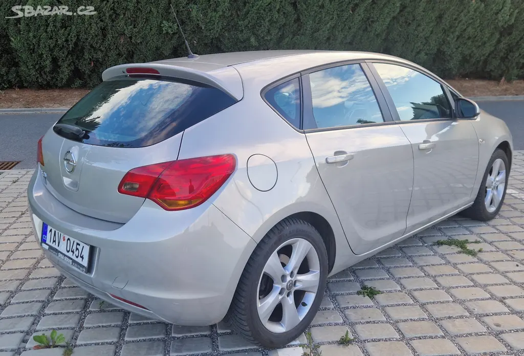 OPEL ASTRA 1,6i-1.MAJITELKA, PO ROZVODECH,NOVÁ STK - fotka 2