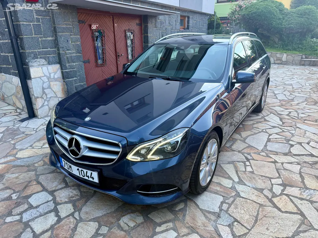 Mercedes-Benz Třídy E, 220 125KW AVANTGARDE LED TAŽN