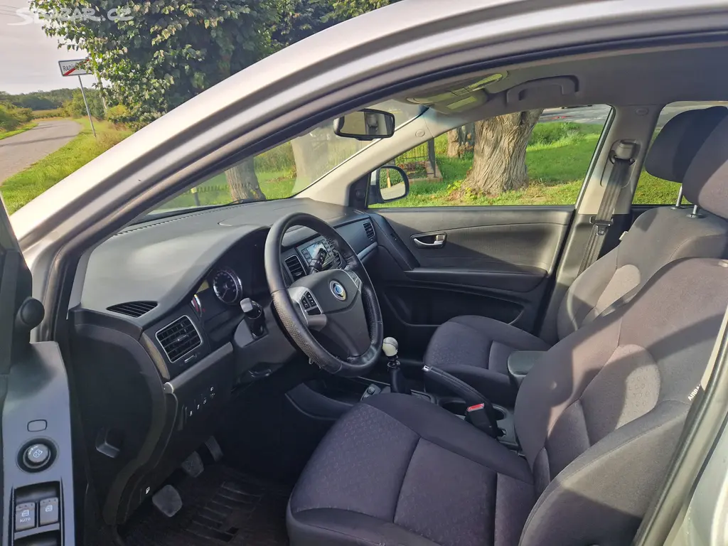 SsangYong Korando 2.0 XDi - 2012 4x4 závěs 2t - fotka 6