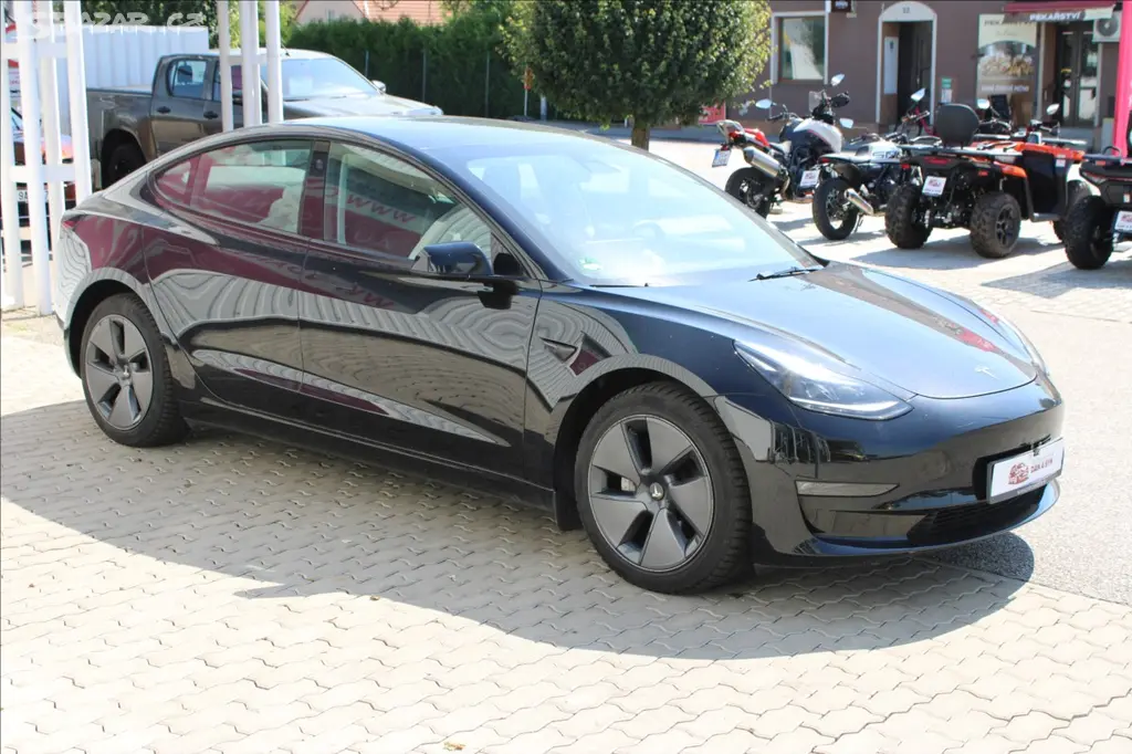 Tesla Model 3, Long Range - fotka 2