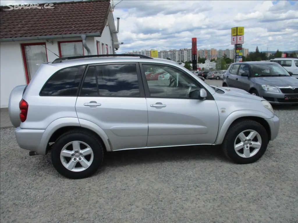 Toyota Rav4, 2,0 D4D, klima,4x4,servis,tažn - fotka 4