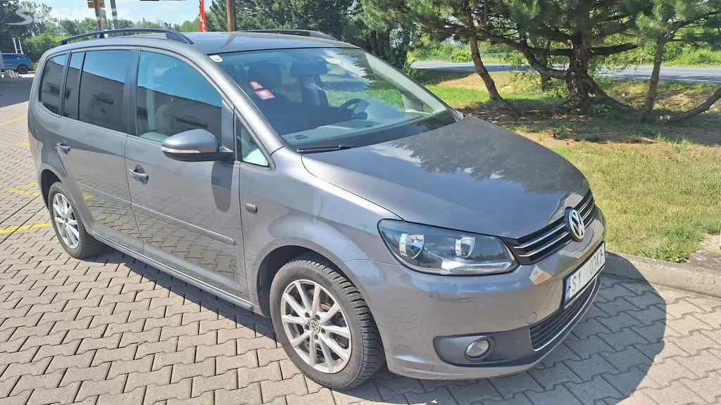 VW Touran 2.0TDi, r. 2013, 179.890 km - Servis. kn