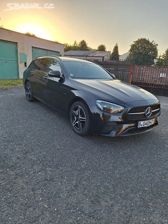 Mercedes-Benz Třídy E 2,0 D 300de AMG packet - fotka 4