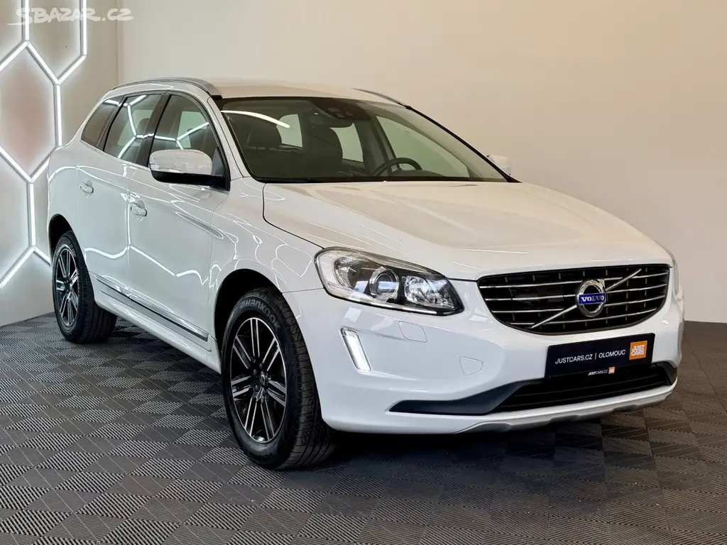 Volvo XC60, D3 110 kW SUMMUM/MANUÁL/SERV.K - fotka 4