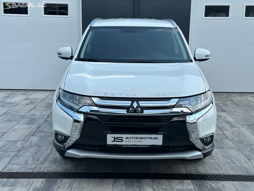 Mitsubishi Outlander 2.0i 150PS Intense A/T 4x4 - fotka 2