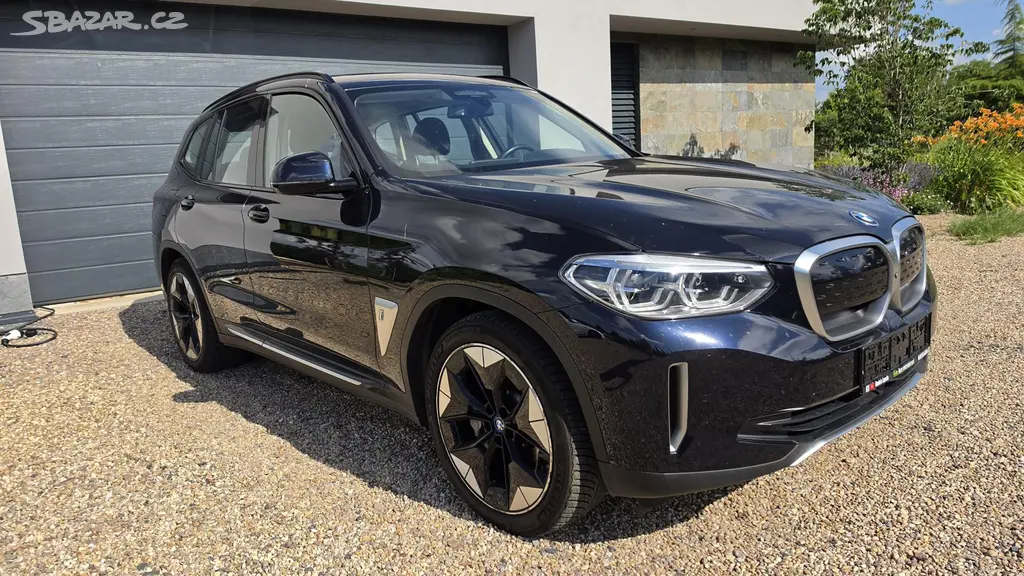 BMW iX3, 210 kW, head-up display