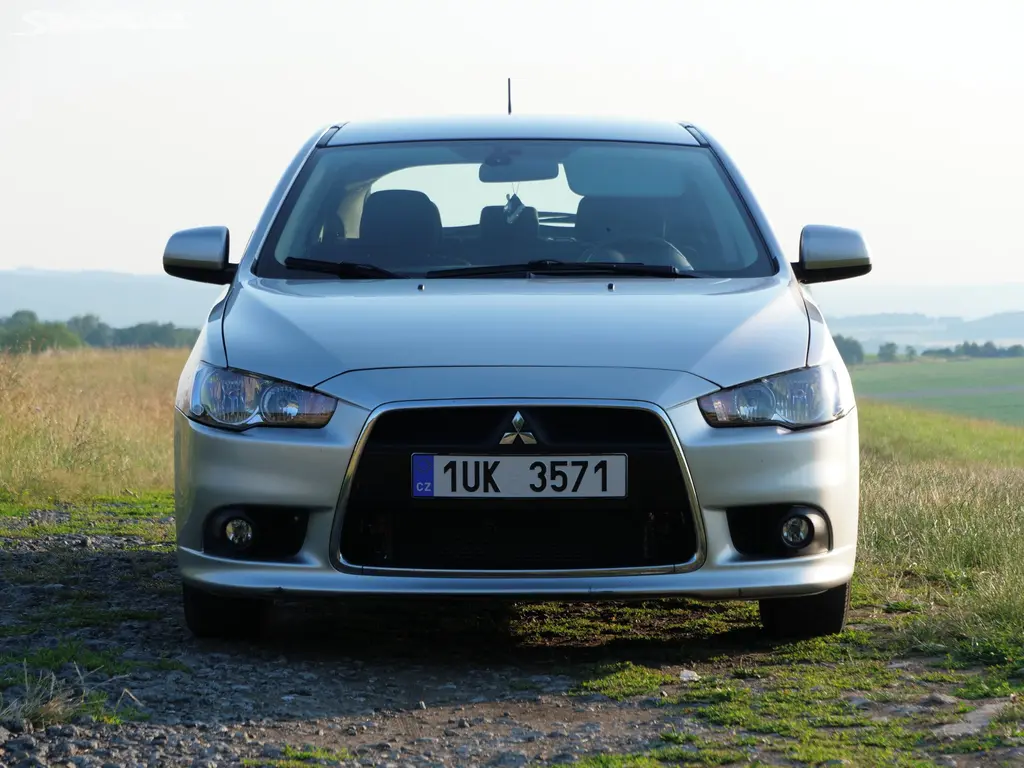 Mitsubishi Lancer 1.8, 103Kw, Benzín, 2012 - fotka 2