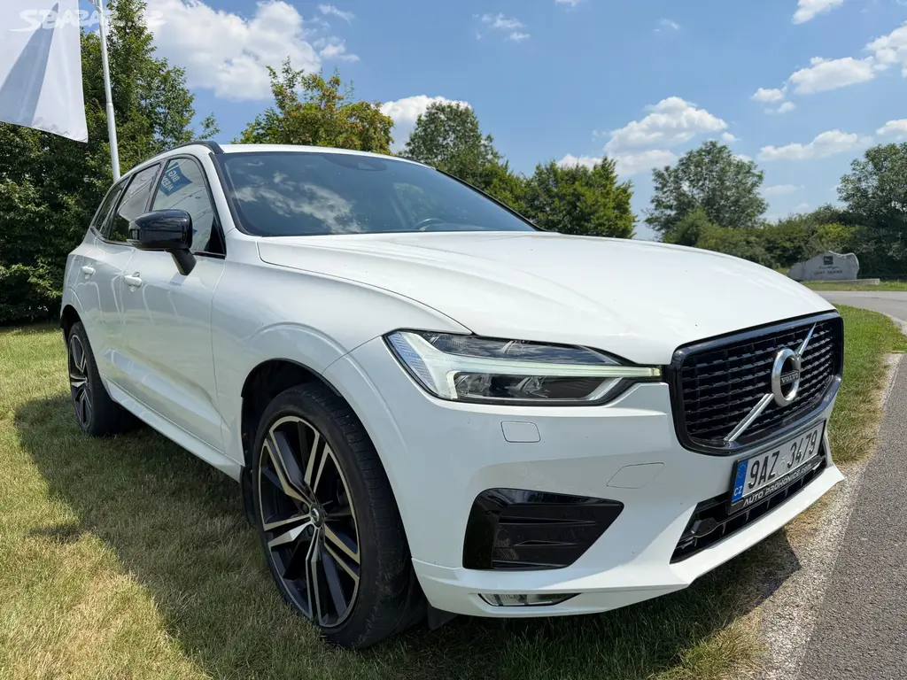 Volvo XC60 B4 AWD R-Design 2020 83 300 km - fotka 2
