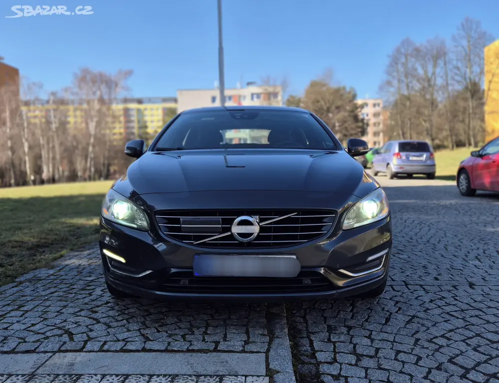 Volvo V60 2.4D6 Hybrid Automat Tažné Kůže 4x4 - fotka 2