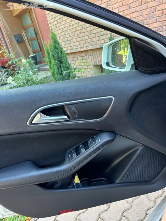 Mercedes A180 - fotka 6