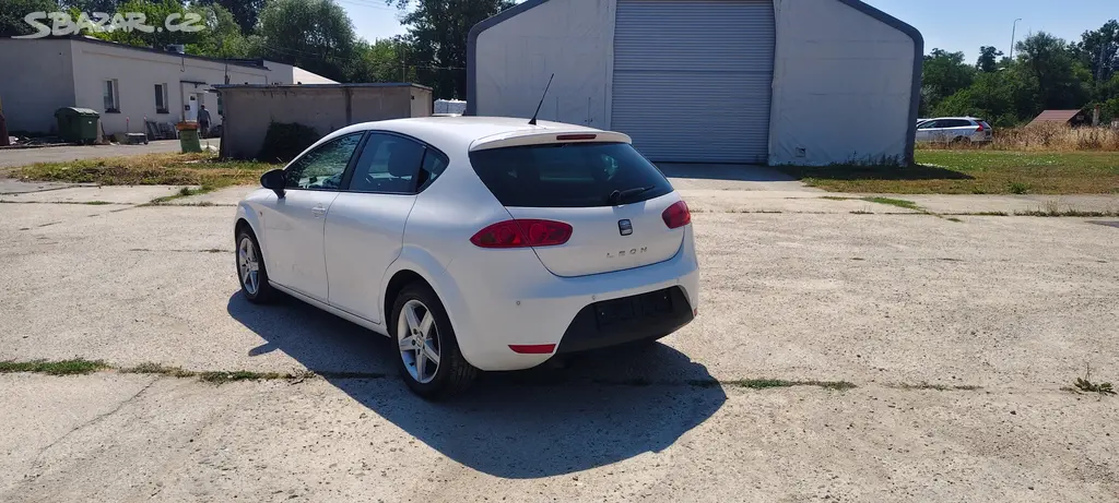 Seat Leon 1,4 - 16V benzin 2011 - fotka 4