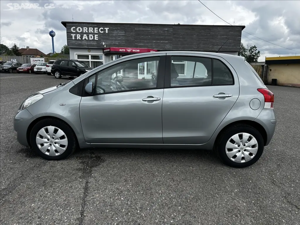 Toyota Yaris, 1,3 i-MÁLO KM-KLIMA-CEBIA - fotka 2