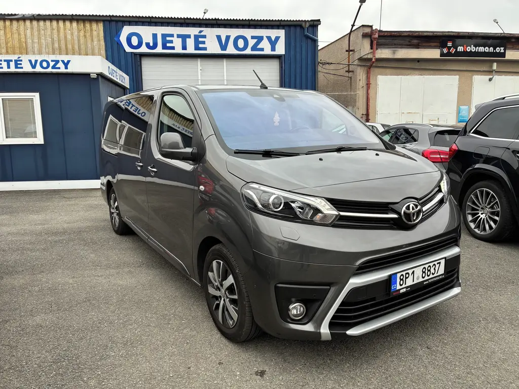 Toyota Proace, Verso 2,0 D-4D 150 Family8míst - fotka 2