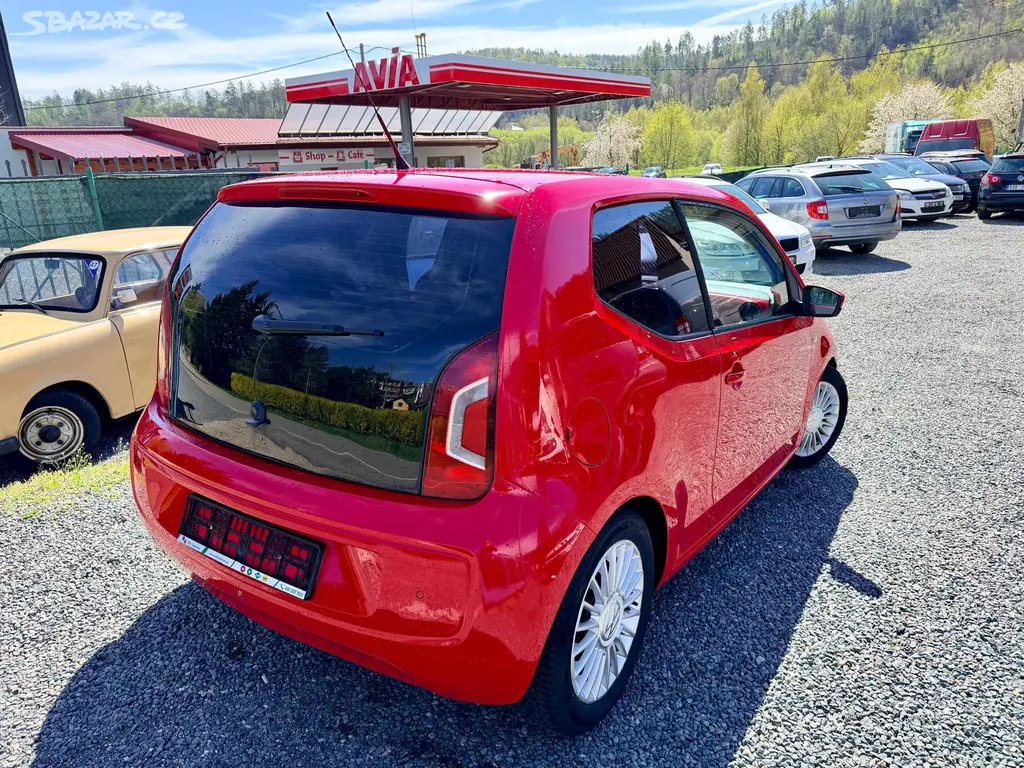 Vw UP. Top výbava, malé úsporné vozidlo, 1.0 - fotka 3