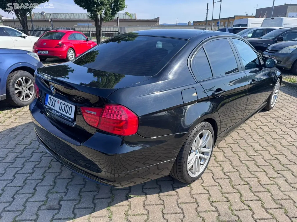 BMW Řada 3, E90 2,0D 85 KW PĚKNÝ - fotka 6