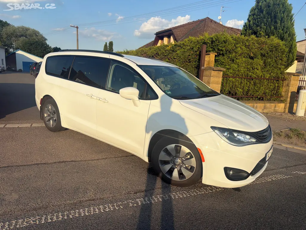 Chrysler Pacifica 3,6 L DVD Hybrid Plug In 2018 - fotka 2