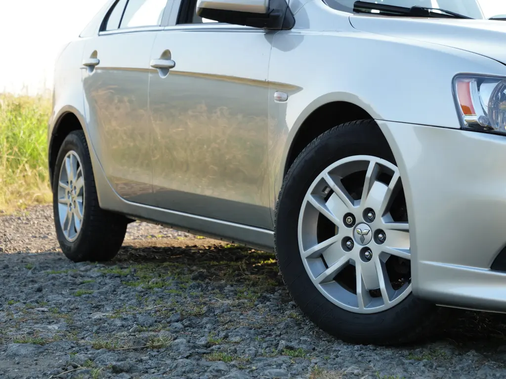Mitsubishi Lancer 1.8, 103Kw, Benzín, 2012 - fotka 4