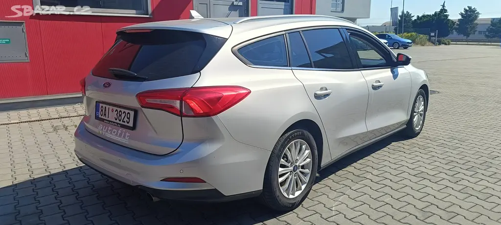 Ford Focus 1,5 88kW - fotka 5