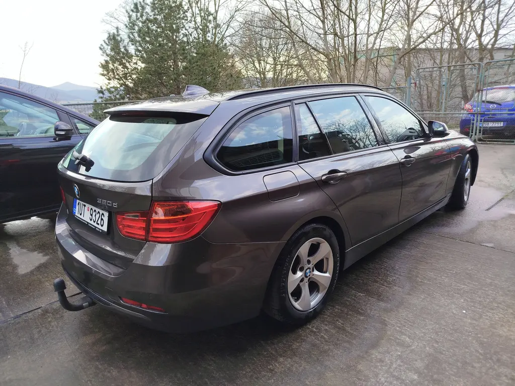 BMW 320 d, F31 sport line, 120 Kw - fotka 5
