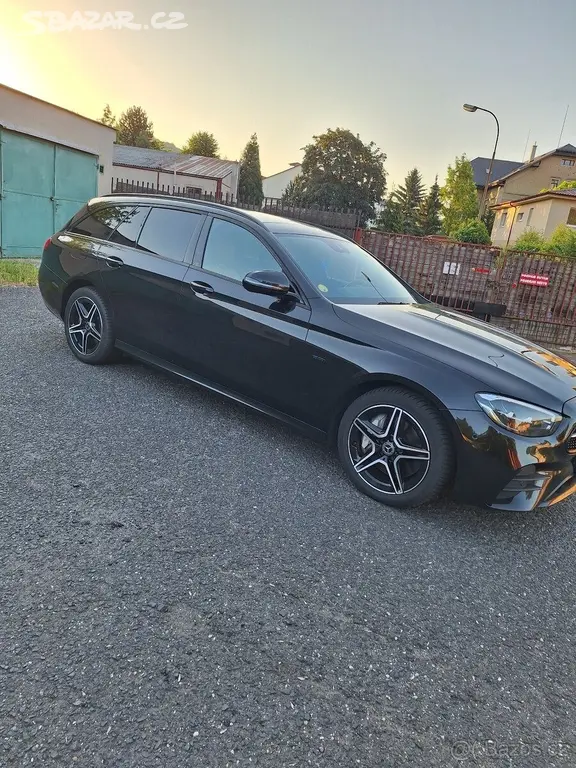 Mercedes-Benz Třídy E 2,0 D 300de AMG packet - fotka 5