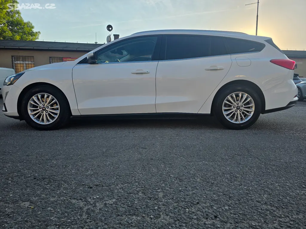 Ford Focus combi 1.5 TDCi Cool&Connect 120PS- DPh - fotka 6
