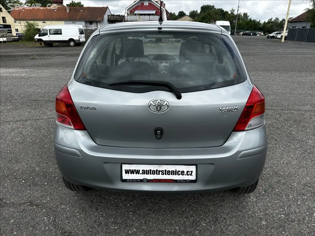 Toyota Yaris, 1,3 i-MÁLO KM-KLIMA-CEBIA - fotka 4