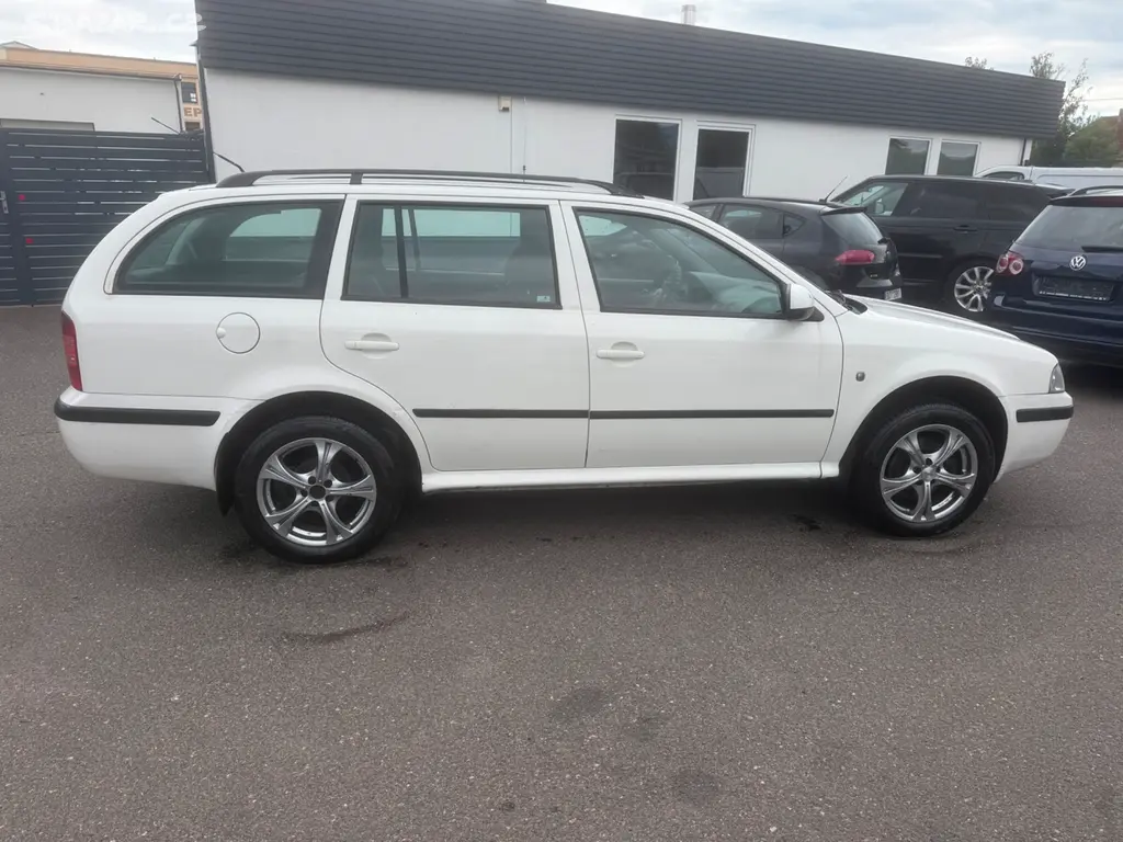 Škoda Octavia TOUR 1.9 TDI 74 KW, 2010 - fotka 4