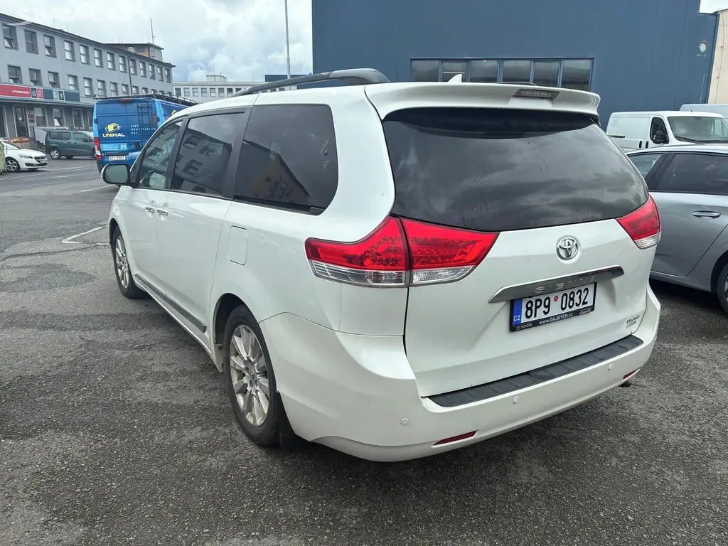 Toyota Sienna, 3,5 V6 Limited AWD 269k - fotka 3
