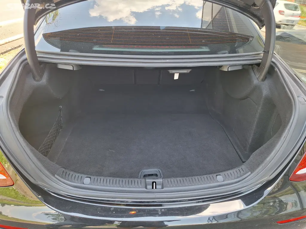 Mercedes-Benz Třídy E, 220 D 2.0 194k - fotka 5