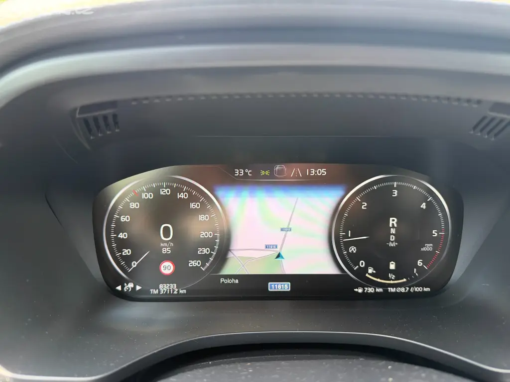 Volvo XC60 B4 AWD R-Design 2020 83 300 km - fotka 6