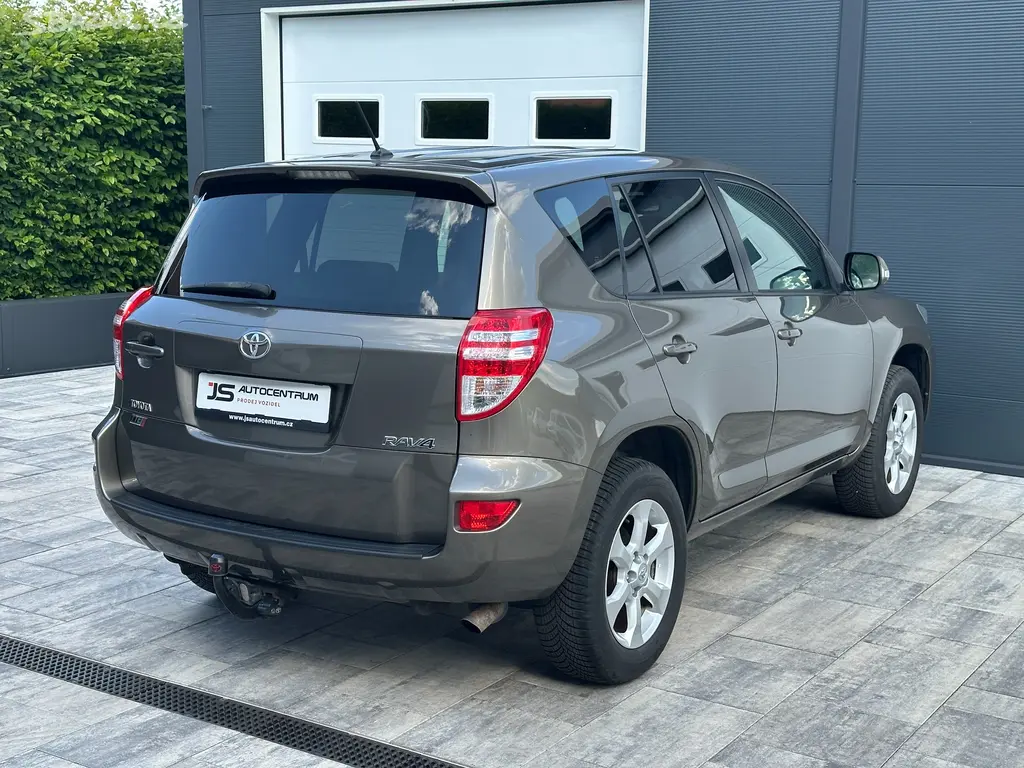 Toyota RAV4 2.0i 158PS Life A/T 4x4 - fotka 4