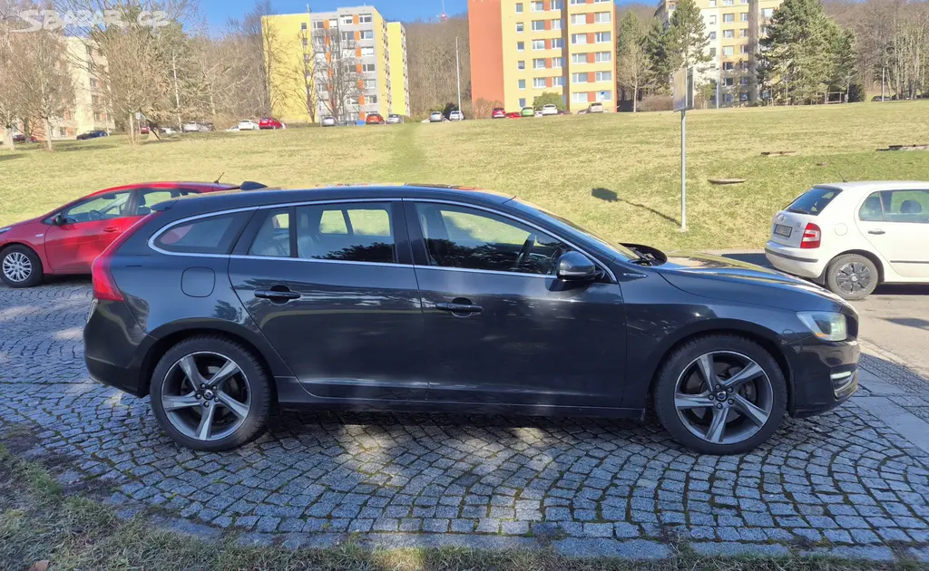Volvo V60 2.4D6 Hybrid Automat Tažné Kůže 4x4 - fotka 4