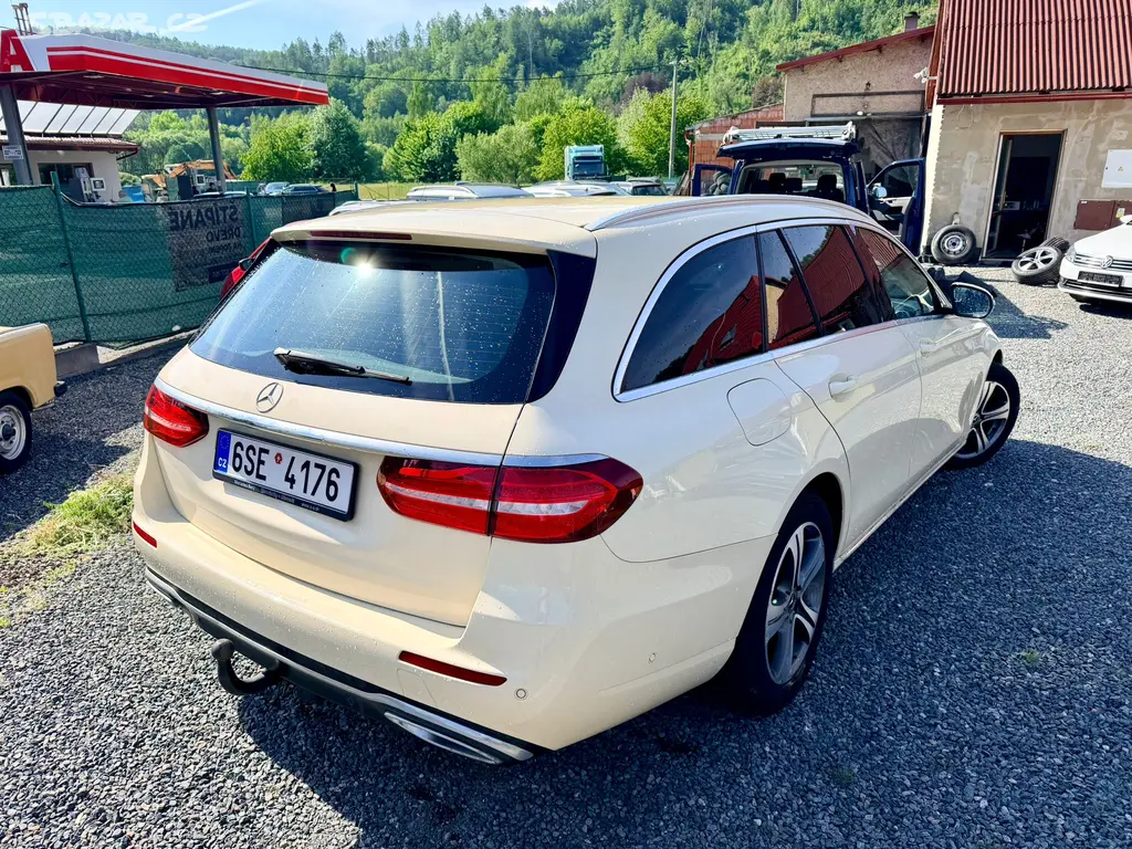 Mercedes E200 cdi Kombi Top výbava - fotka 4