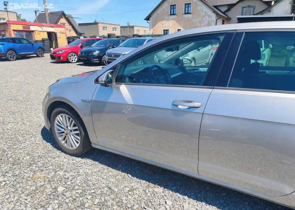 Volkswagen Golf 1.2 TSI CUP Klima, Tempomat - fotka 2