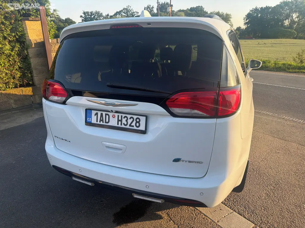 Chrysler Pacifica 3,6 L DVD Hybrid Plug In 2018 - fotka 5