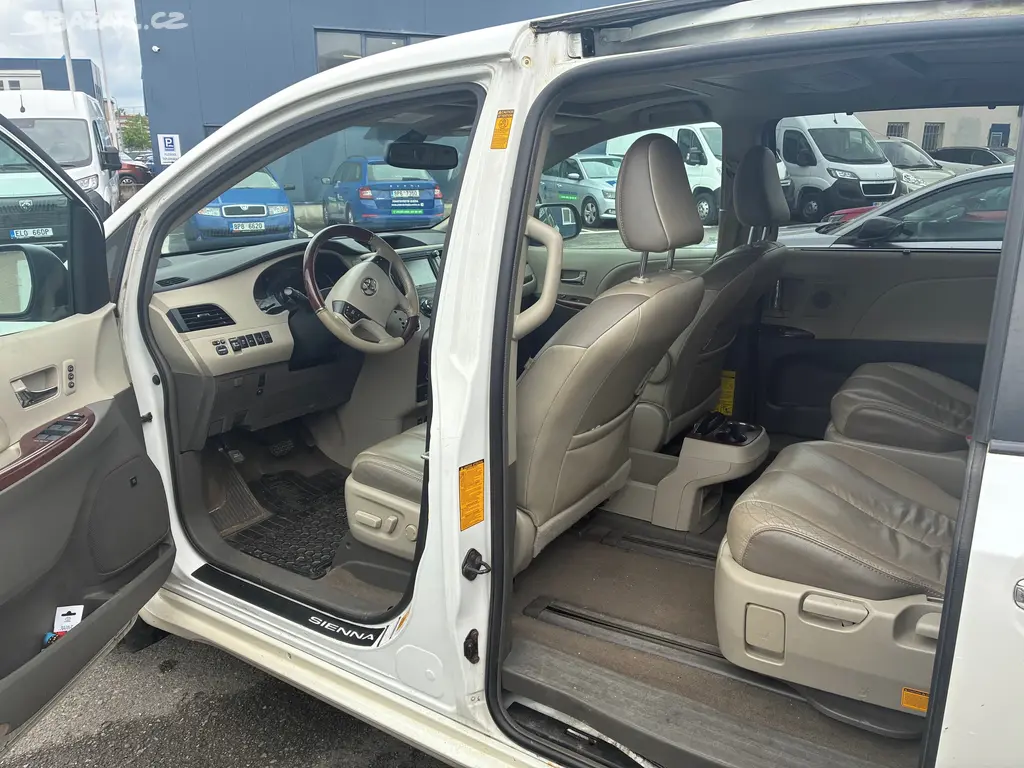 Toyota Sienna, 3,5 V6 Limited AWD 269k - fotka 5