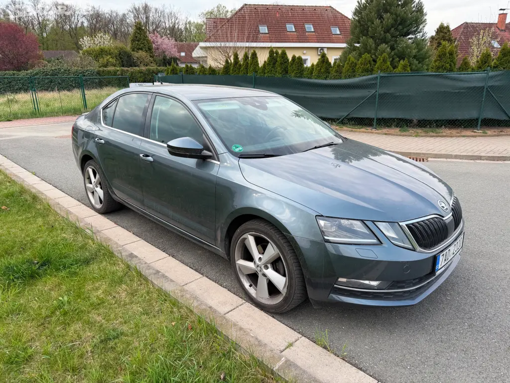 Škoda Octavia 2,0 TDI - fotka 2