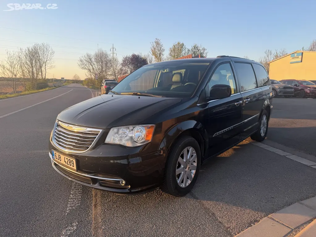 Chrysler Town Country 3,6 Limited DVD 2016 - fotka 2
