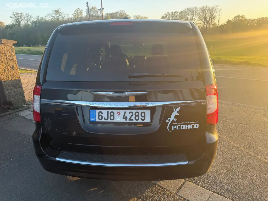 Chrysler Town Country 3,6 Limited DVD 2016 - fotka 4