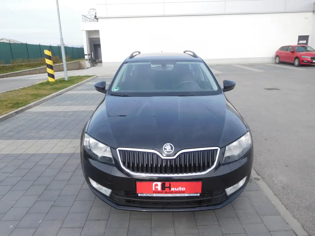 Škoda Octavia Combi 2.0TDi Elegance, 110 kW, Navi - fotka 6