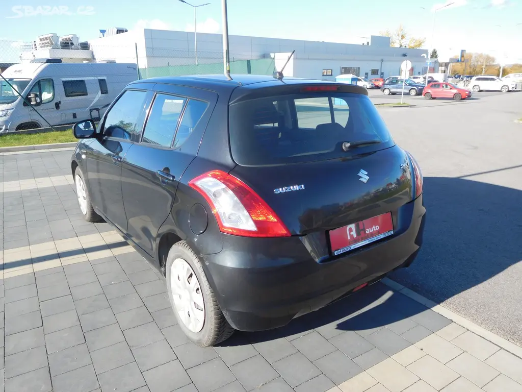 Suzuki Swift 1.2i Sport, 66 kW, Klima - fotka 4