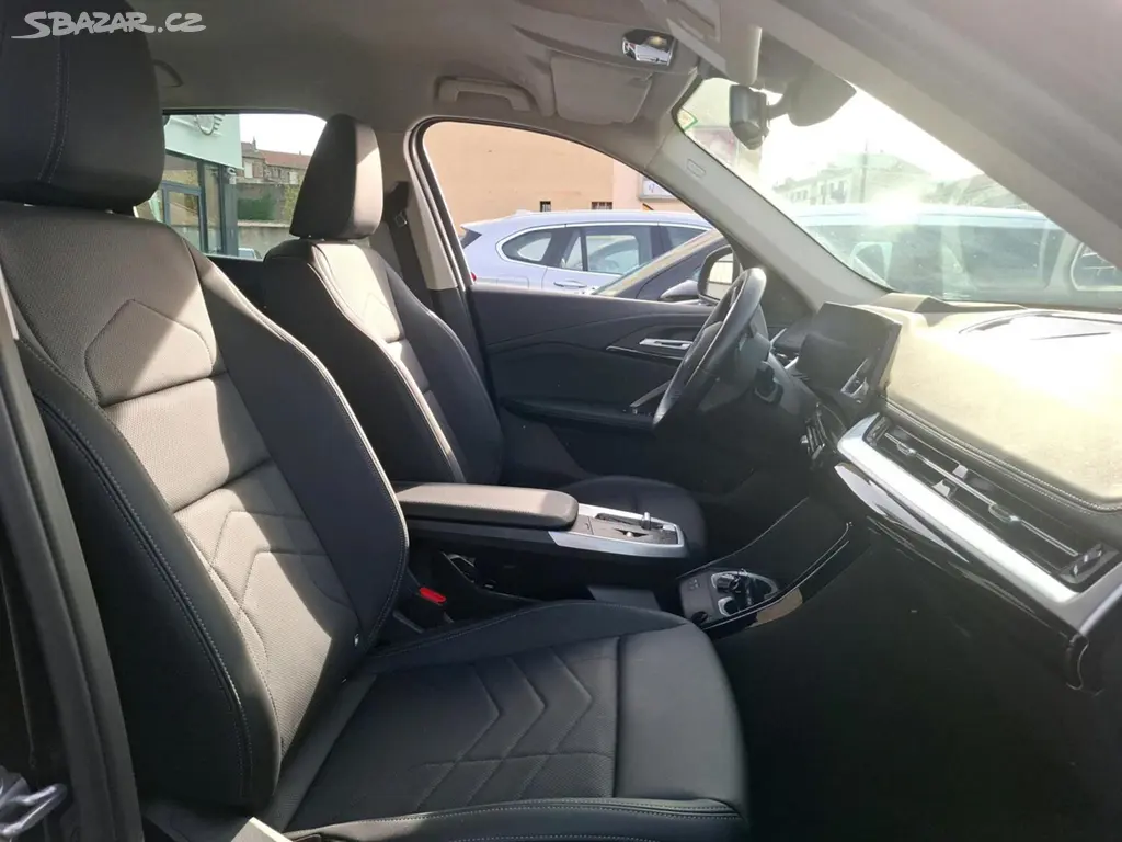 BMW iX1, xDrive30 - fotka 4
