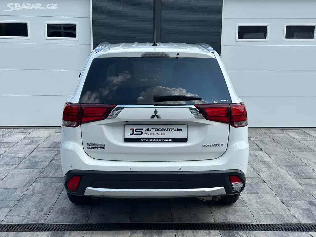 Mitsubishi Outlander 2.0i 150PS Intense A/T 4x4 - fotka 5