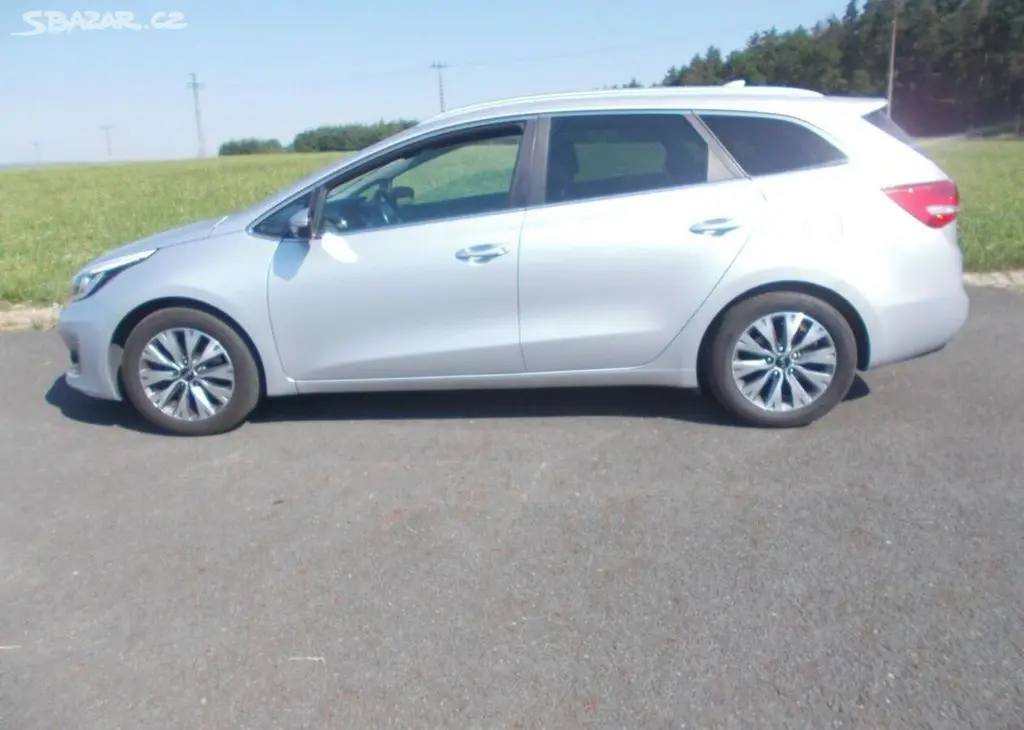 Kia Cee´d 1,6 99kw 72 000km ČR-2 majitel benzín - fotka 2