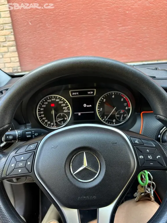 Mercedes A180 - fotka 5