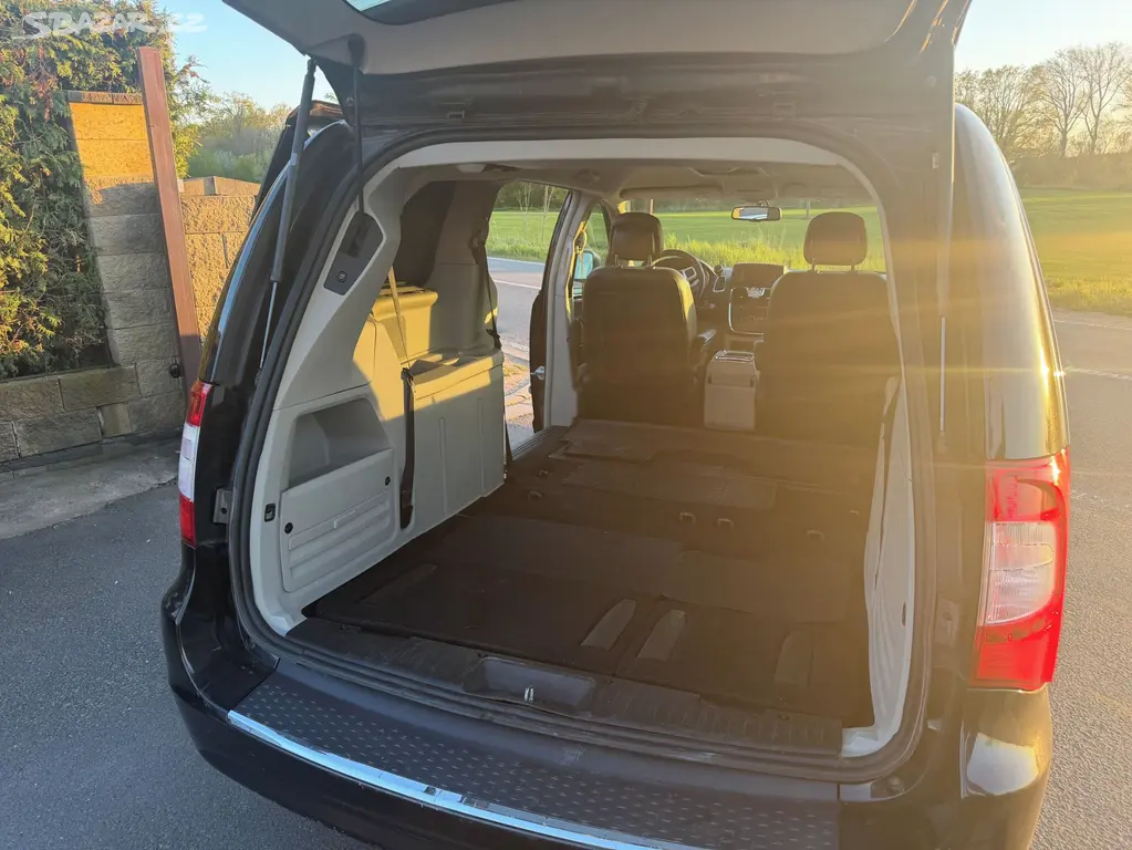 Chrysler Town Country 3,6 Limited DVD 2016 - fotka 5