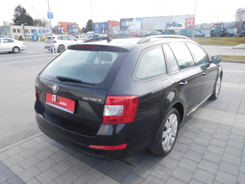 Škoda Octavia Combi 2.0TDi Elegance, 110 kW, Navi - fotka 3