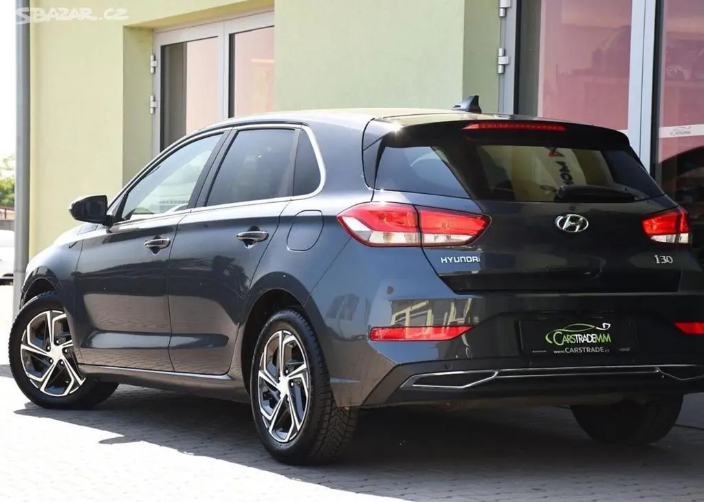 Hyundai i30 1,0T-GDi FAMILY SMART DCT ČR 88 kw - fotka 3