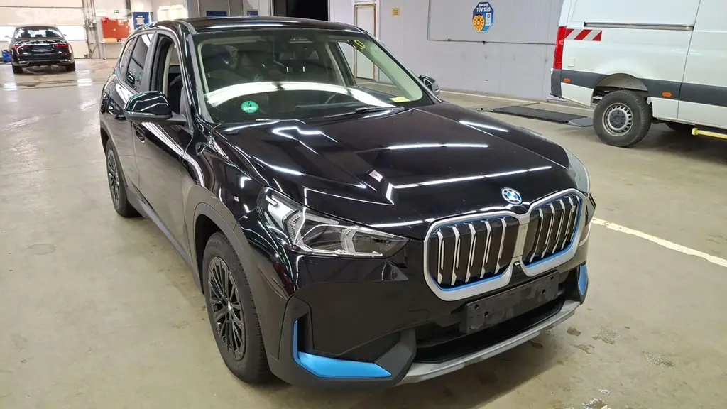 BMW iX1, xDrive30 | SOH BMS 99 % - fotka 3