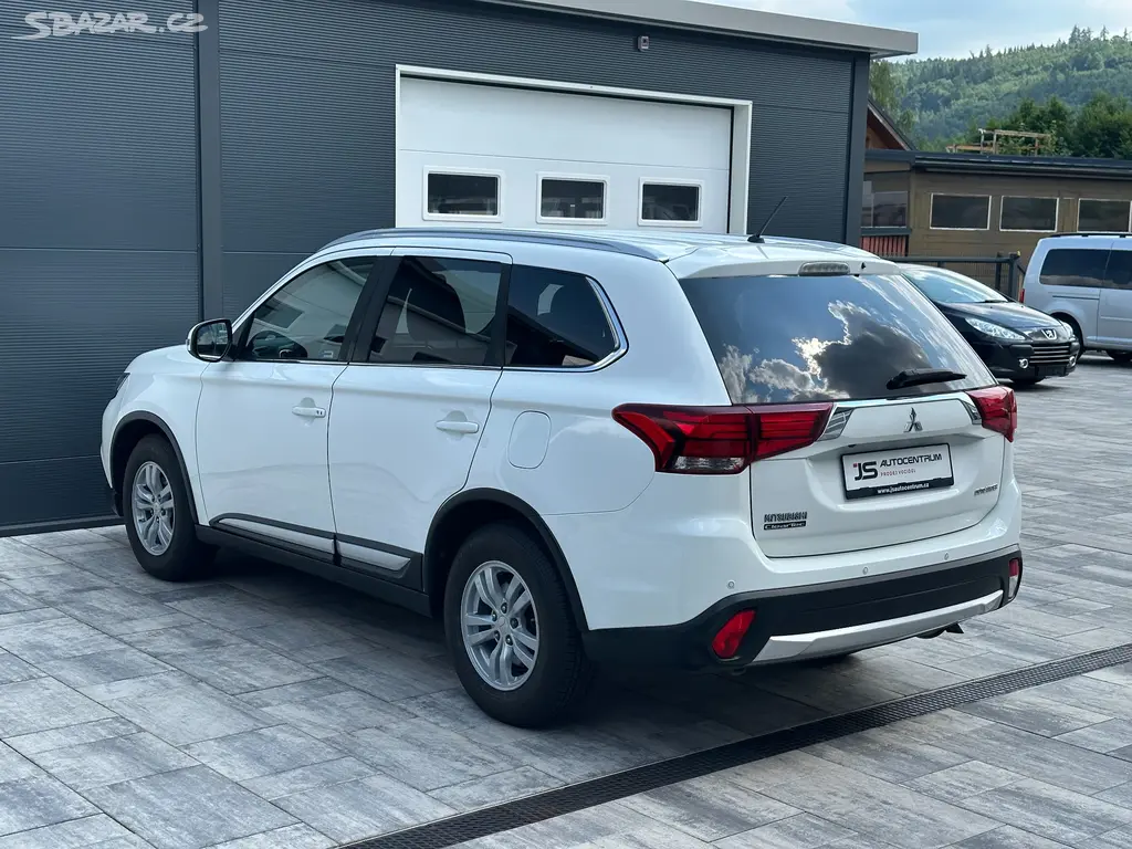 Mitsubishi Outlander 2.0i 150PS Intense A/T 4x4 - fotka 6